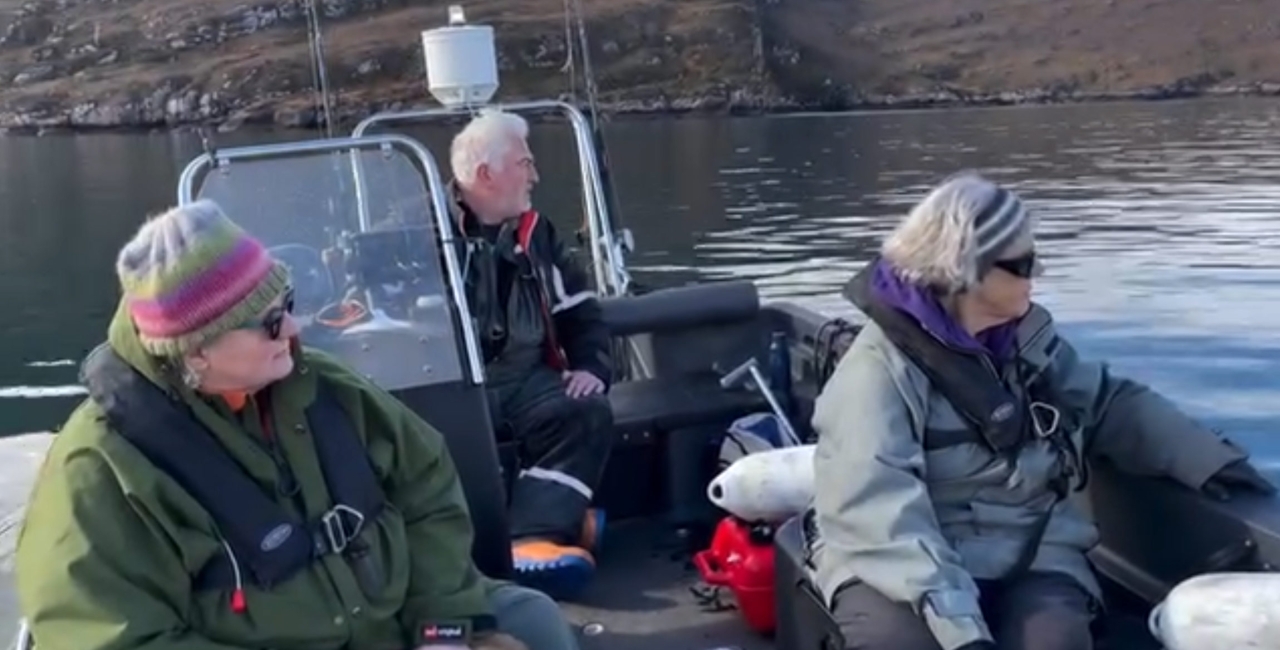 A really special accessible boat trip Tuesday morning with Madeleine, Izzy and dolphin in the loch!!